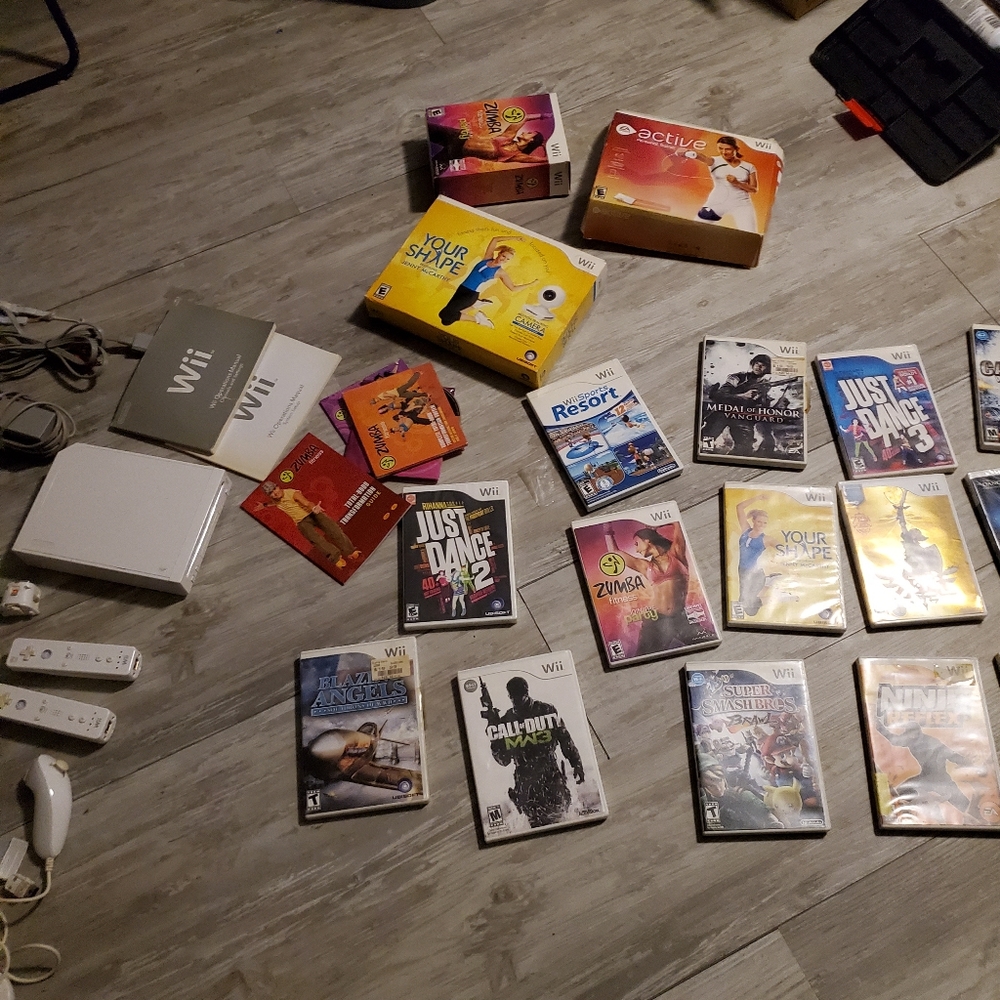 Nintendo WII & Assorted Games - Picture 3 of 6